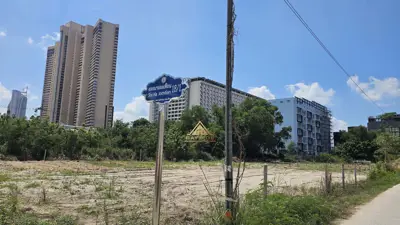 754 ตรว. ลานนาจอมเทียน 18 รายเดือน 150,000 บาท ให้เช่าลาน - ที่ดิน -  - 