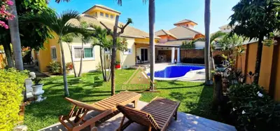Classic Villa 3 Beds 3 Bath for SALE - Haus - Pattaya East - 