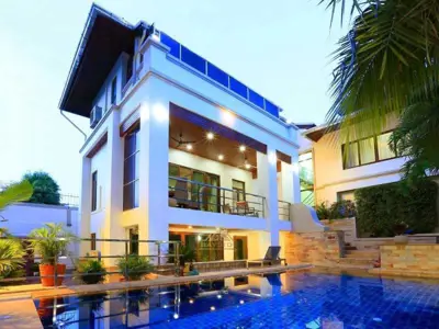 Luxury Pool Villa 4 Floors Pratumnak 5 Bedrooms for SALE - Haus - Пратамнак - 