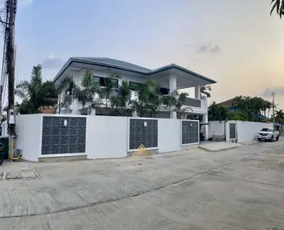 Pool Villa Near Jomtien Beach 5 Beds 6 Baths for SALE - Haus - Jomtien - 