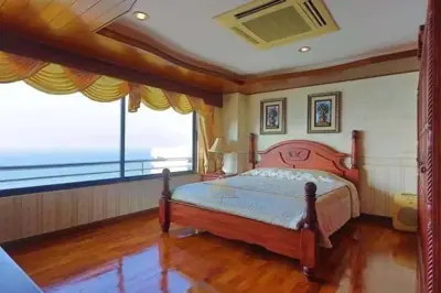 รอยัลคลิฟการ์เด้น 2 ห้องนอน / 3 ห้องน้ำ ให้เช่า - คอนโด - พระตำหนัก - 